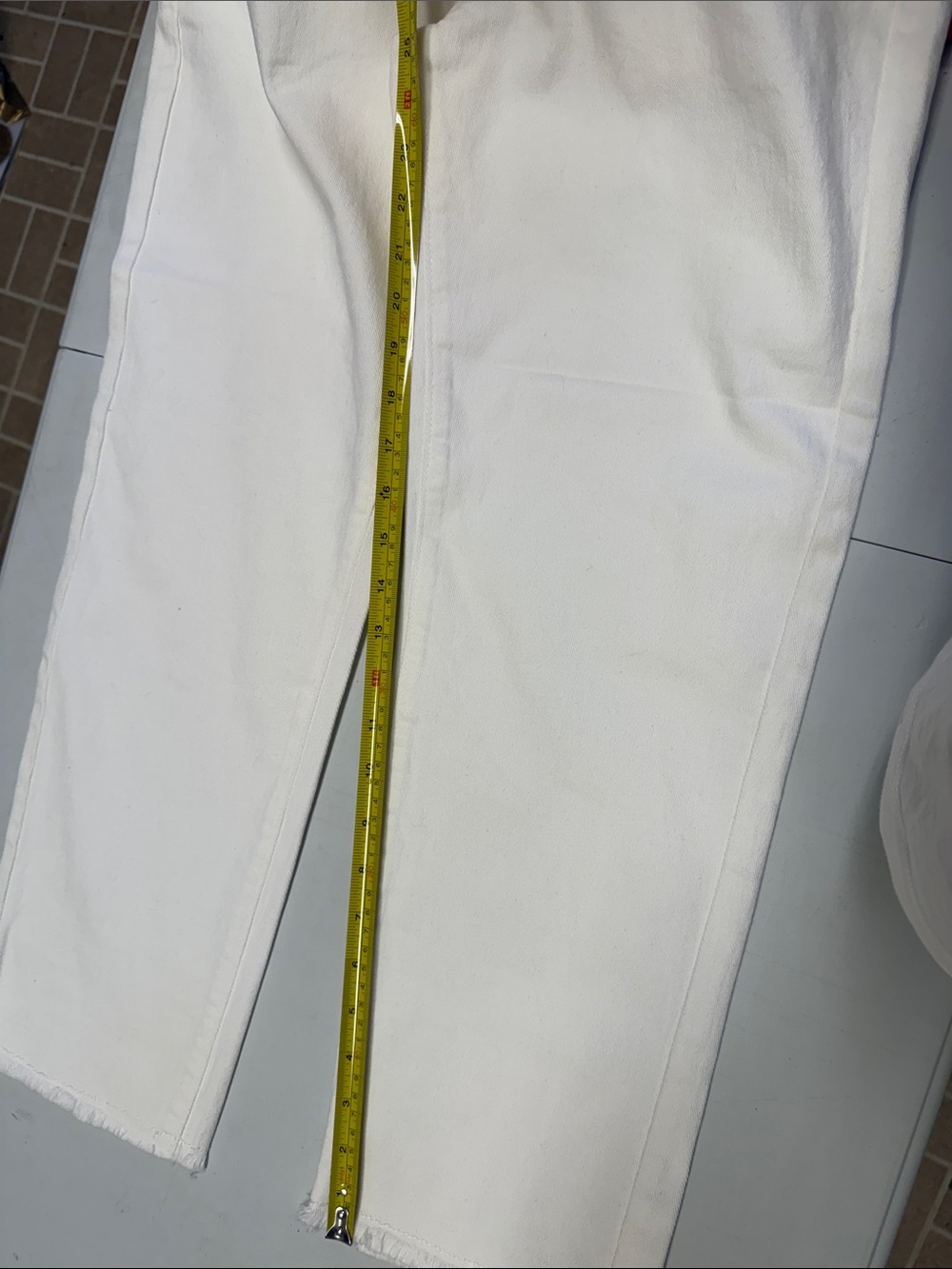 Cropped Off-White Straight Leg Jeans - Picture 5 of 5